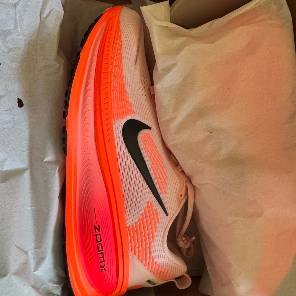 Nike Vomero 18 Never Worn